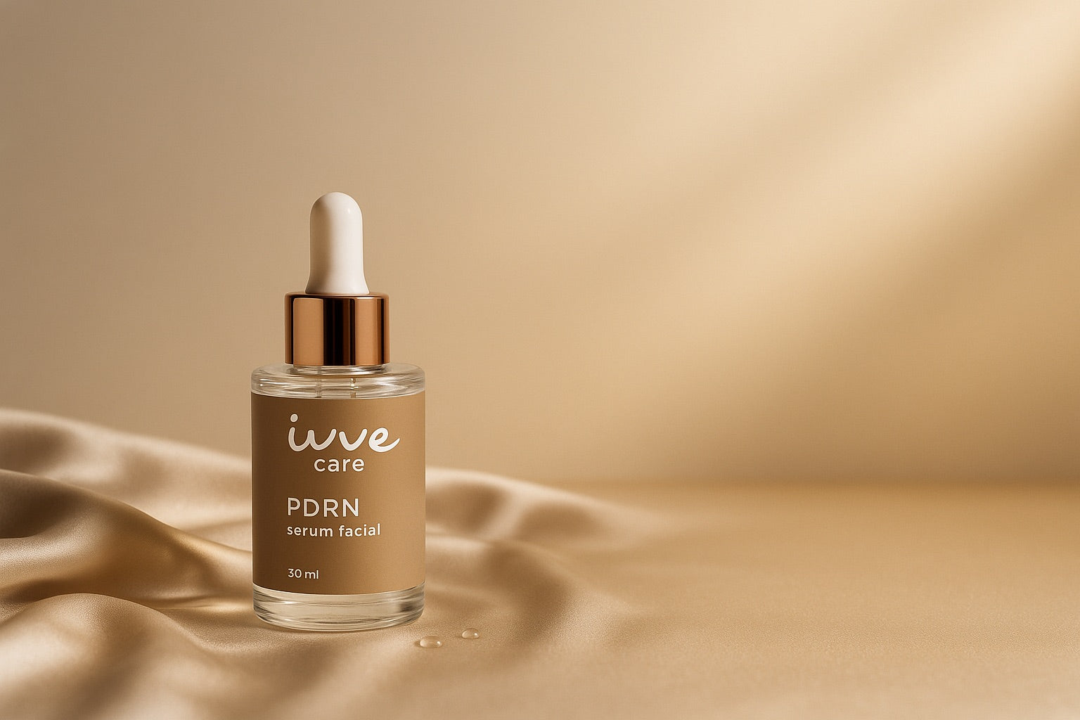 Sérum PDRN IvveCare 30ml sobre seda champanhe